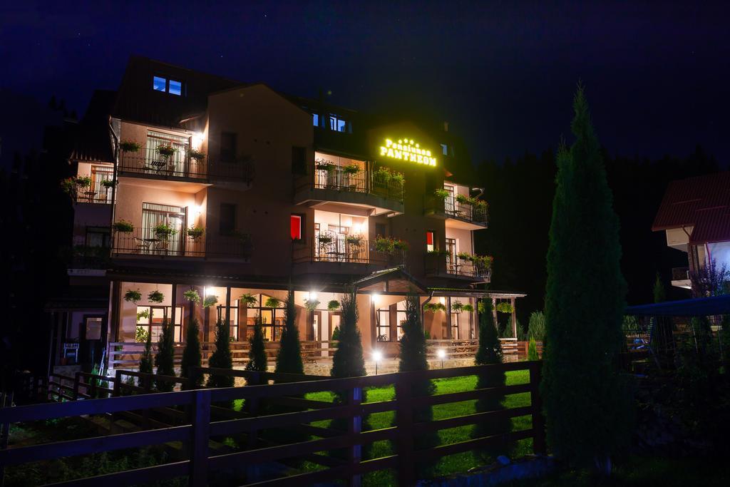 万神殿膳食公寓酒店 波亚纳布拉索夫 外观 照片